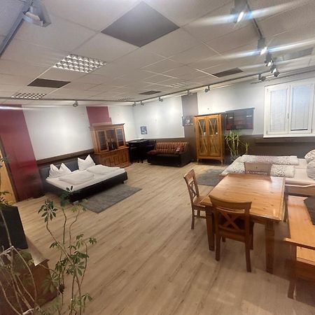 Nous Cafe & Restaurant Hotell Krumnussbaum Eksteriør bilde