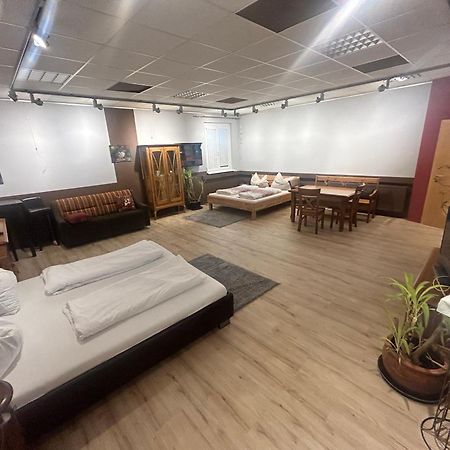 Nous Cafe & Restaurant Hotell Krumnussbaum Eksteriør bilde