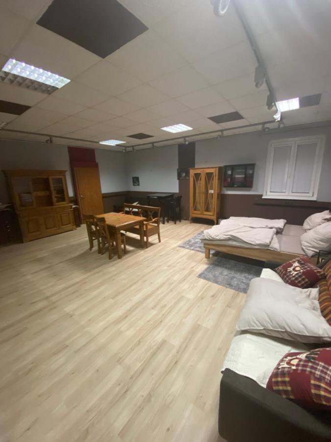 Nous Cafe & Restaurant Hotell Krumnussbaum Eksteriør bilde