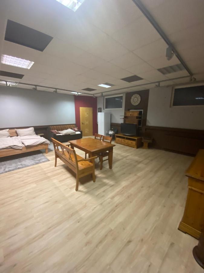 Nous Cafe & Restaurant Hotell Krumnussbaum Eksteriør bilde
