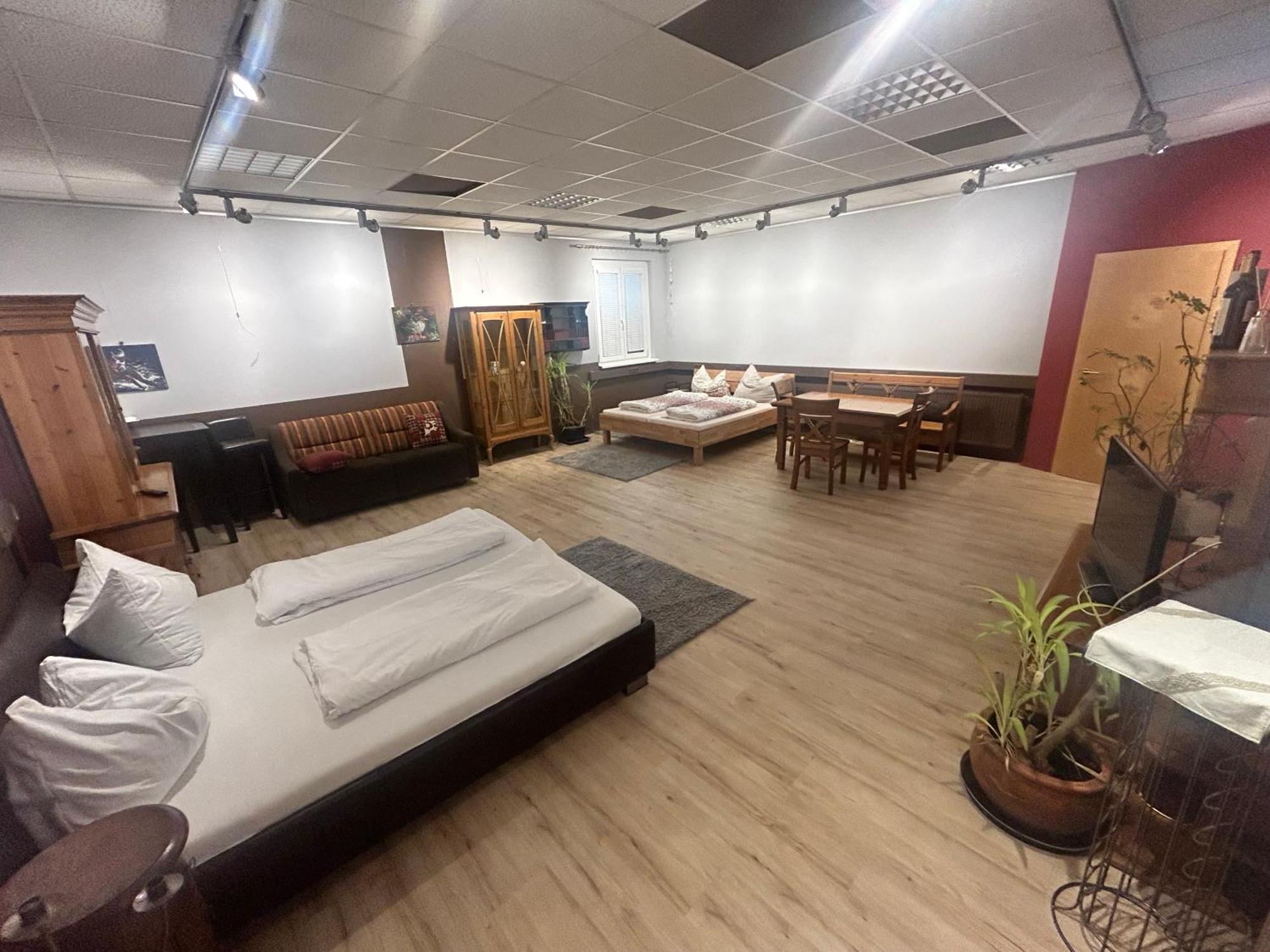 Nous Cafe & Restaurant Hotell Krumnussbaum Eksteriør bilde